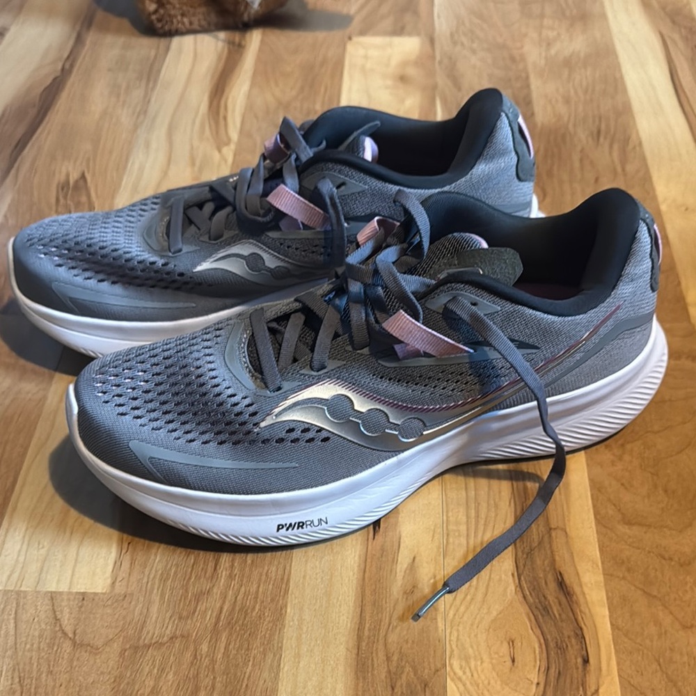 Saucony Ride 15 Women’s Gray Athletic Shoes Size 9 NWOT